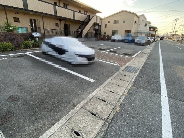 ルミエールの駐車場