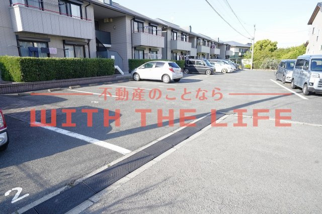 テラスコート花水木【キャッシュバック対象物件】の駐車場|駐車スペースもあります