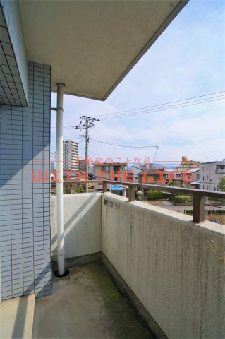 ハイラーク花畑駅前【キャッシュバック対象物件】のバルコニー|暖かな日差しのふりそそぐバルコニー