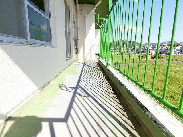 グリーンハイツ飯田【キャッシュバック対象物件】のバルコニー|広々としたバルコニーです