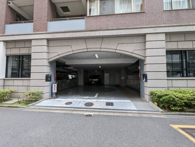 ファミールアクアージュの駐車場