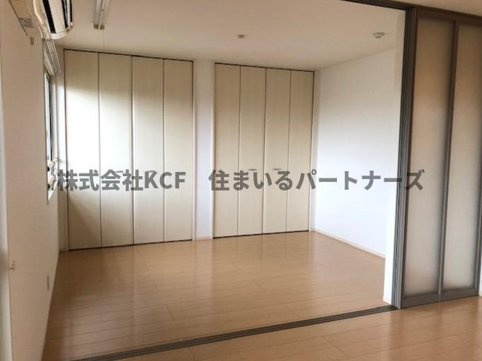ラトンラヴールⅡ番館の居間・リビング|使いやすい居間です