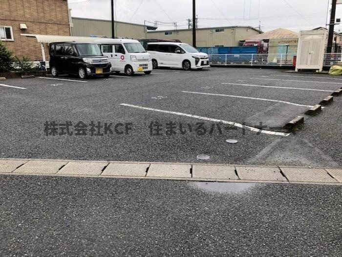 ラトンラヴールⅡ番館の駐車場|カースペースがあります