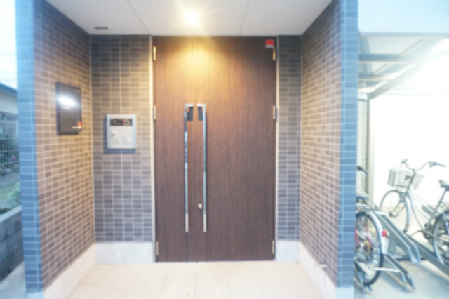 習志野市大久保４丁目のアパートのエントランス