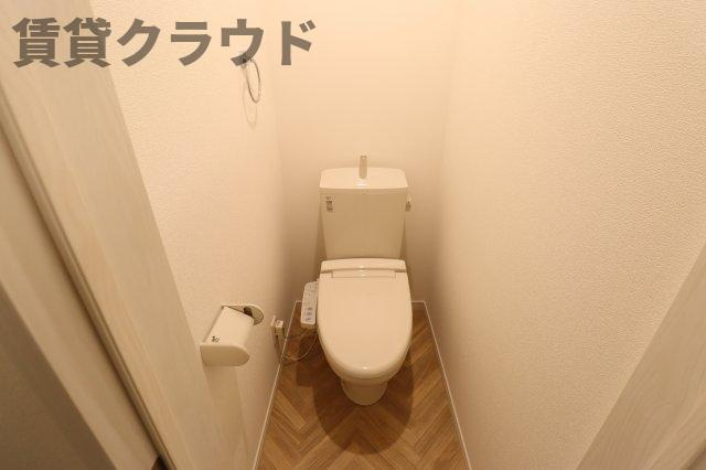 ミリアビタ大森台のトイレ|ヘリンボーン柄の床がちょっとしたスペースをおしゃれ♪