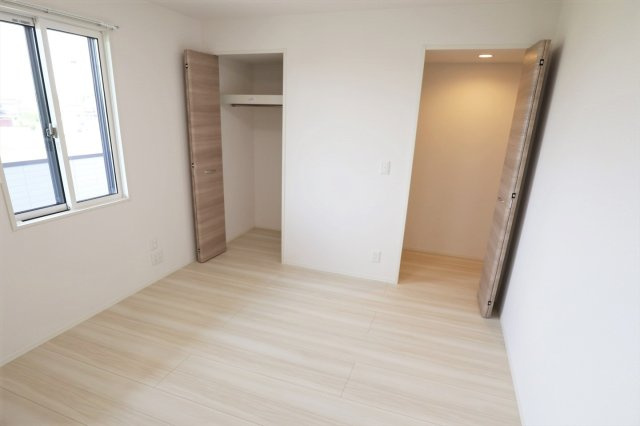 シャインテラスの洋室