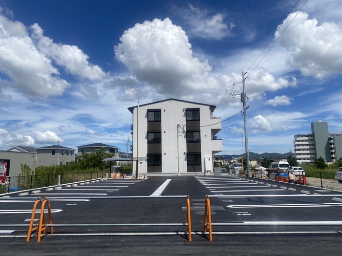 シャインテラスの駐車場