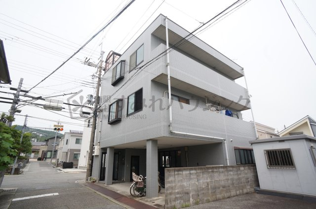 阪急山本宮地ビルの外観