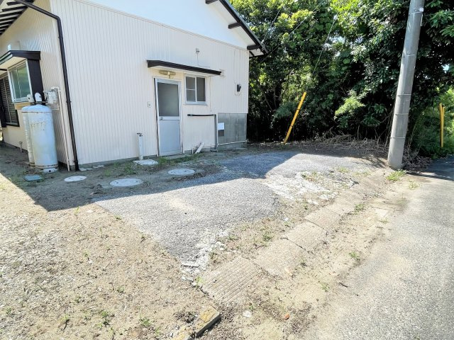 青柳貸家の駐車場