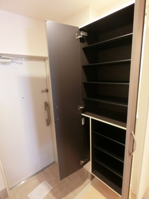 【玄関】 | Riesling's『リースリングス』