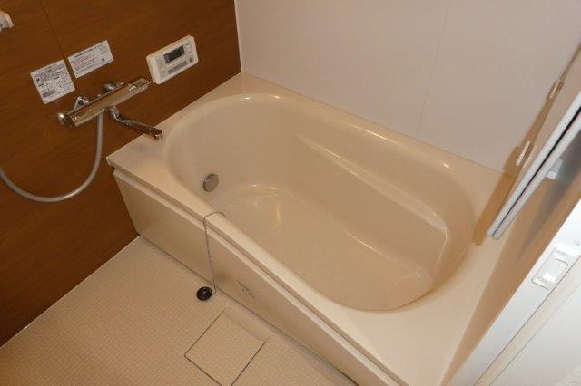 リーブル老松町の浴室|追い焚きバス