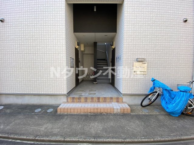 【エントランス】 | Blue Topaz | きれいなエントランスです