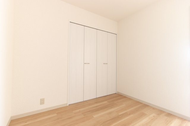 シャンテーヌの洋室