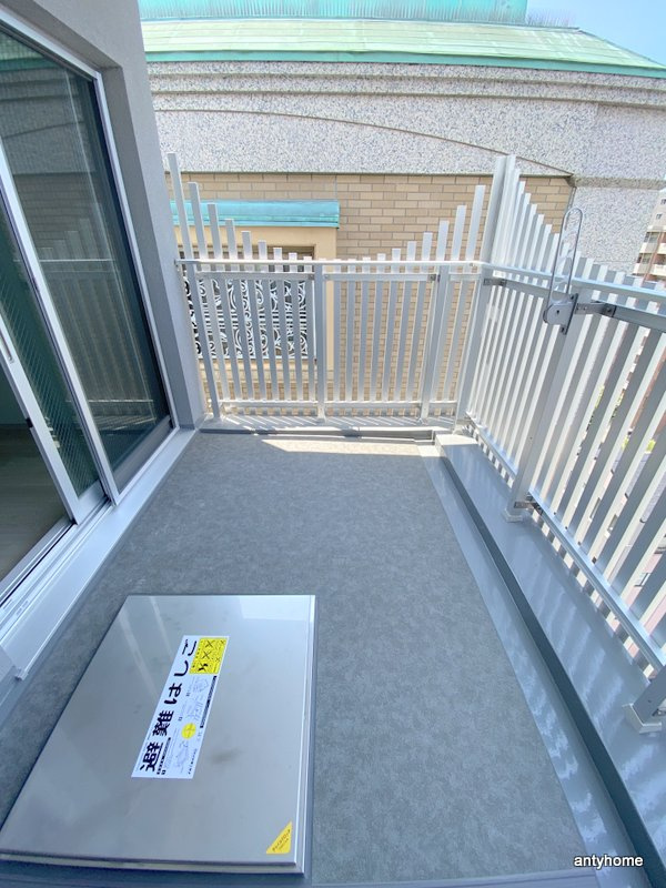 TOPAZ江坂 仲介手数料無料のバルコニー