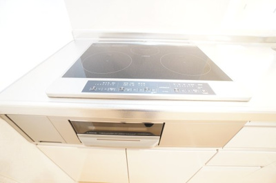 【キッチン】 | ロイヤルガーデン | ※同物件・反転タイプの写真です。