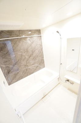 【浴室】 | ロイヤルガーデン | ※同物件・反転タイプの写真です。