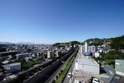 【展望】 | 【上質リノベ】ローレルコートアネスト古江上 | 【四季を感じる】
四季の移ろい・爽やかな青空や風を感じられ
自然を愉しめるパノラマビュー。
毎日の暮らしに余裕を感じさせてくれる、
遮る物の無い開放的な眺望を是非、ご堪能ください。