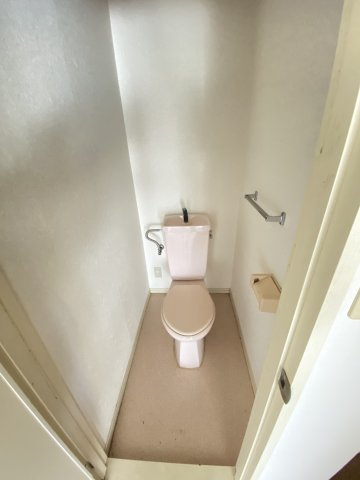 アドバンス栃Aのトイレ|ゆったりとした空間のトイレです