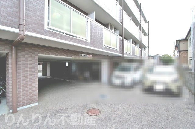 【駐車場】 | メゾン南昭和 | 駐車場に車を止められます