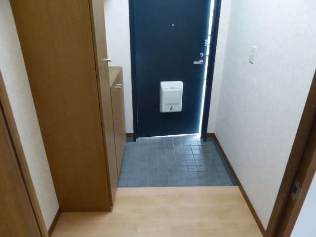 レジデンス岩田の玄関