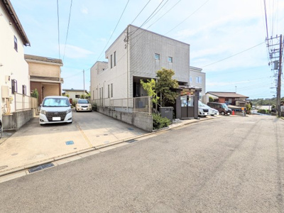 【前面道路含む現地写真】 | ☆積水ハウス施工☆大型鉄骨造　戸建て | カースペース並列２台♪