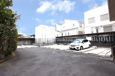 【駐車場】 | ルネ宇治・南陵町南 | マンション敷地内の駐車場には現在空きがございます《令和5年6月時点：駐車場等の空き状況は都度要確認》