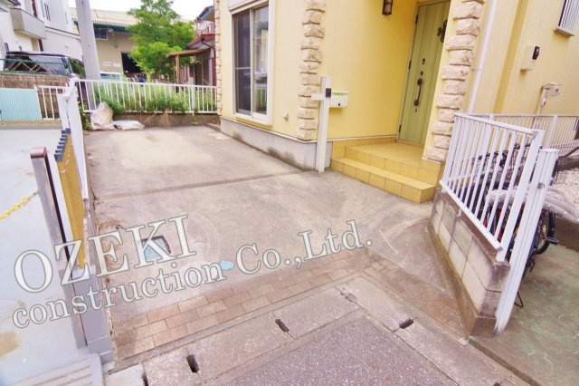 越谷市東越谷中古戸建て　全面リフォーム完了済み♪の駐車場