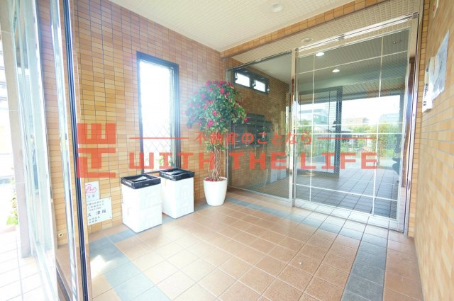 ルネス津福【キャッシュバック対象物件】のエントランス|建物の内部です