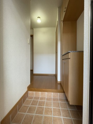 【玄関】 | シャルロットⅡ | 103の写真（間取反転タイプ：イメージ）