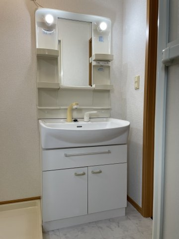 【独立洗面台】 | シャルロットⅡ | 103の写真（間取反転タイプ：イメージ）