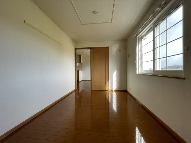 【洋室】 | シャルロットⅡ | 103の写真（間取反転タイプ：イメージ）