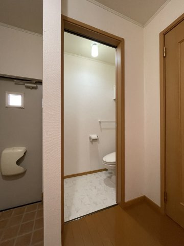 【トイレ】 | シャルロットⅡ | 103の写真（間取反転タイプ：イメージ）