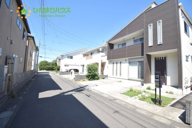 上尾市井戸木1丁目　中古一戸建ての駐車場|時間がない時もラクラクと車の出し入れが出来る並列駐車場を完備！！