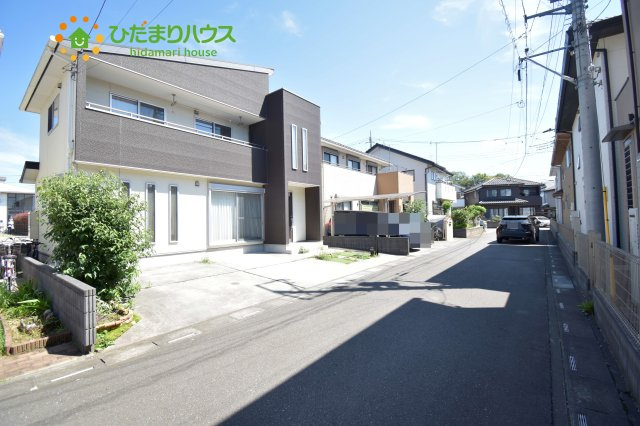 上尾市井戸木1丁目　中古一戸建ての前面道路含む現地写真|車の通りも少ないので、駐車がしやすいです。