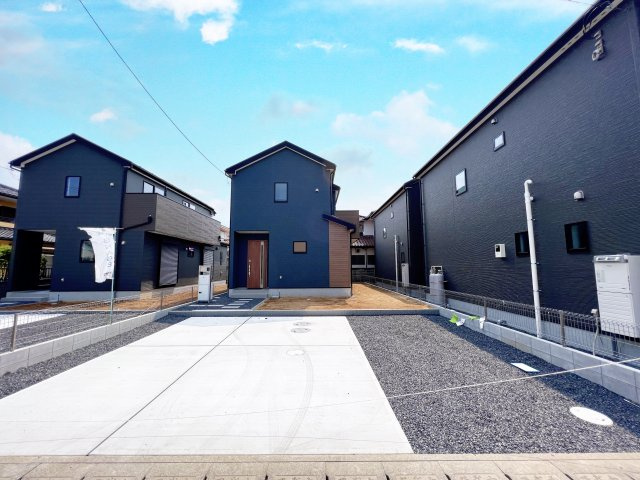 LIGNAGE伊勢崎市境下武士22-1期　新築住宅2号棟の前面道路含む現地写真