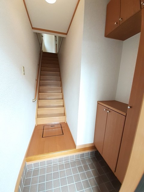 プリヴェイル中松山の玄関