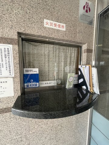 アルモード醍醐のエントランス