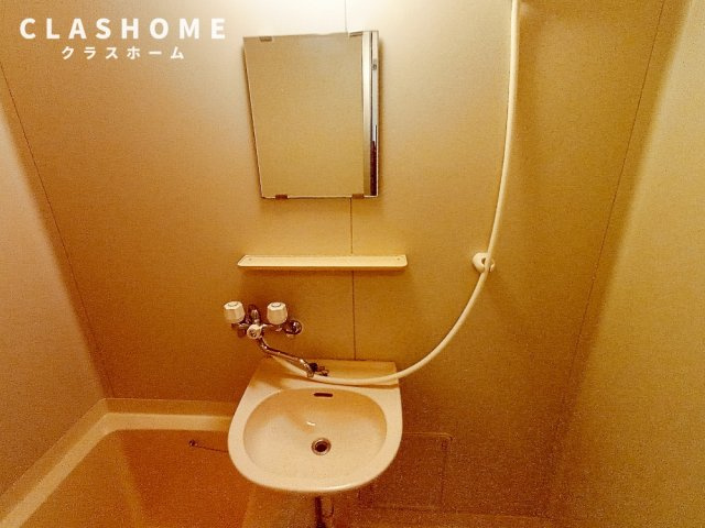 M&Mの独立洗面台|同物件の別部屋になります。