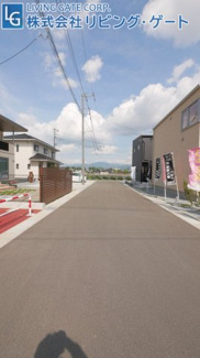 【前面道路含む現地写真】 | 北側の道路は幅員約6ｍと広めです。