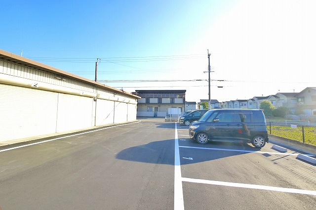 中田モータープール（ガレージ）