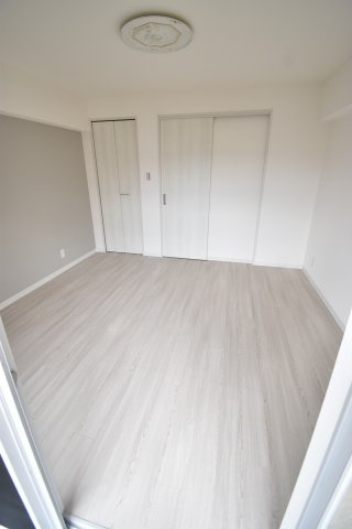 田中町住宅1号館の洋室