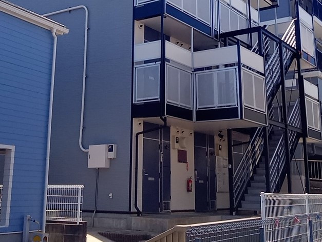 レオパレスヴィラフェリーチェのエントランス