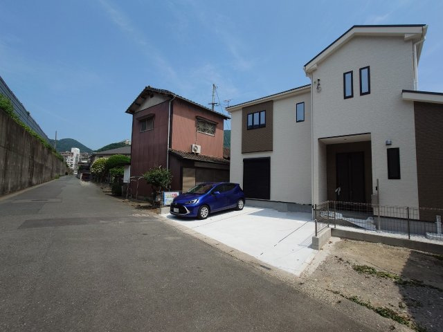ーFITーフィットー小倉北区下富野５丁目【小倉北区　新築戸建て】の前面道路含む現地写真|前面道路も広々♪交通量も少なく駐車しやすい♪