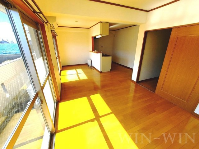 クオリティタウン上野 参番館の居間・リビング