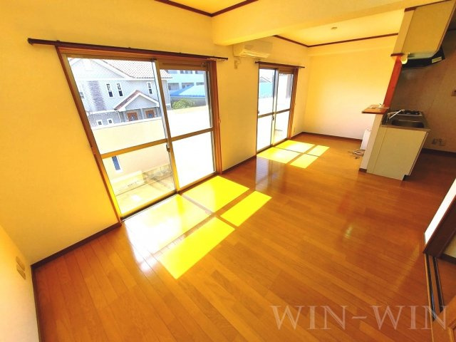 クオリティタウン上野 参番館の居間・リビング