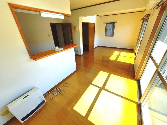 クオリティタウン上野 参番館の居間・リビング