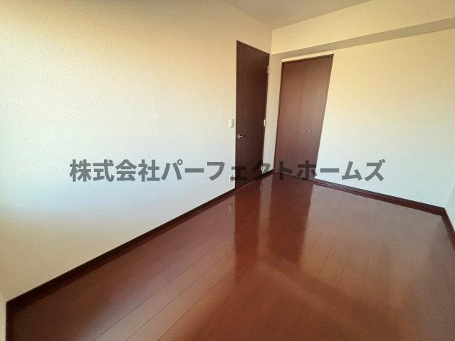 エステムコート香里園の洋室