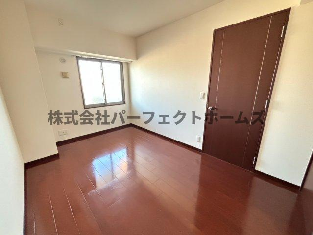 エステムコート香里園の洋室