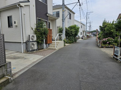【前面道路含む現地写真】 | 新戸　築浅一戸建て