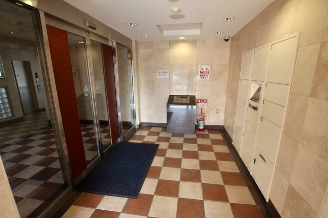 アルフィーネステーションプラザ春日のエントランス